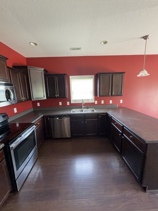 Building Photo - 111 Cavalier Dr