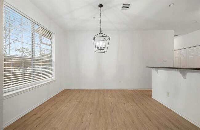 Building Photo - 1310 W Parmer Ln