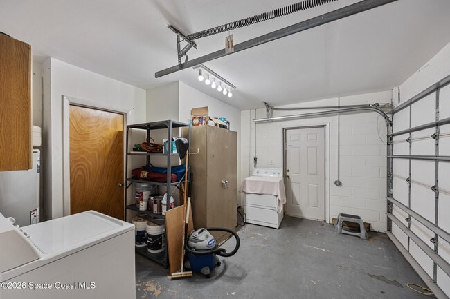 Building Photo - 5320 Sandra Dr