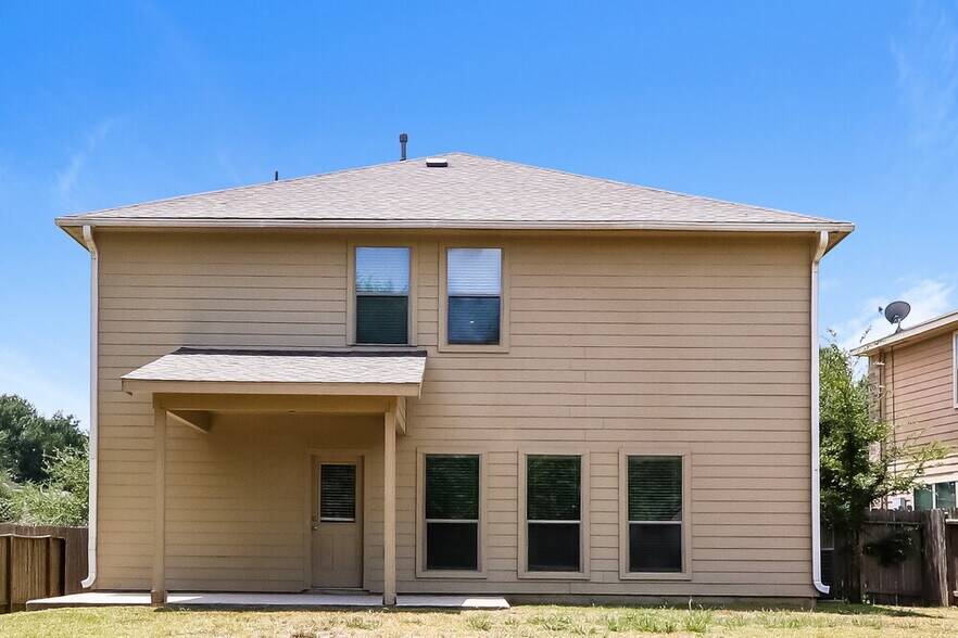 Building Photo - 823 Lovebug Ln