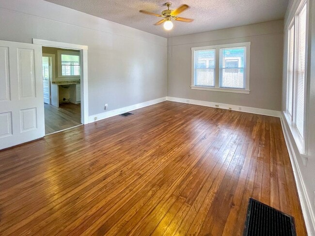 Building Photo - Beautiful historic 3BR/2BA Home