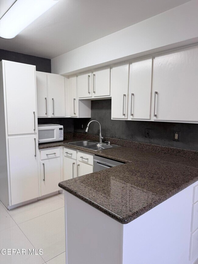 Building Photo - 6035 Bandolero Dr