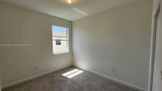 Building Photo - 2591 SE 25th Ter