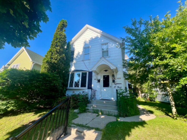 Building Photo - 1809 S 14th St