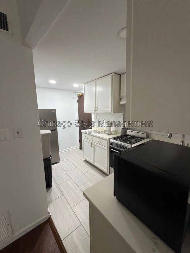Building Photo - 5143 S Kenwood Ave