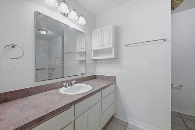 Building Photo - 2418 Loy Lake Rd