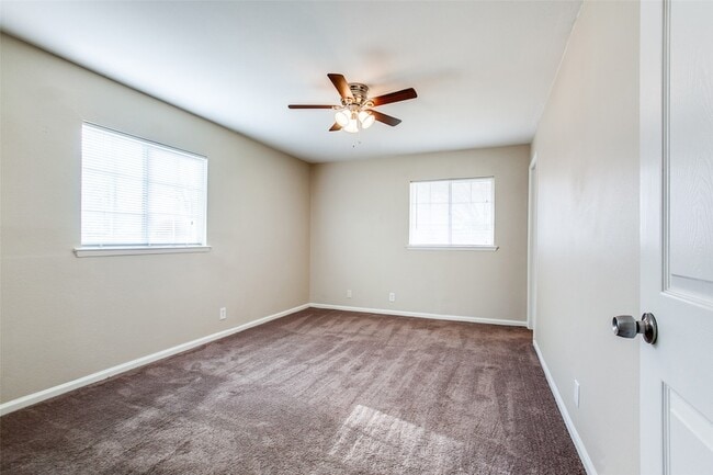 Building Photo - 811 Brentwood Ln