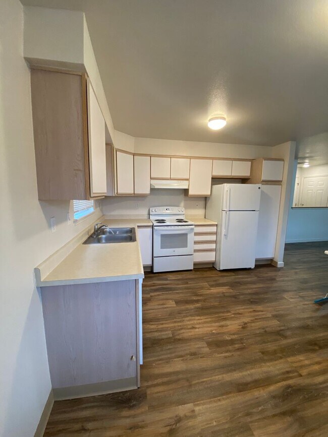 Building Photo - 331 S Meridian Rd