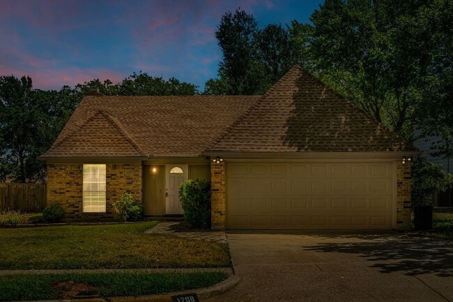 Building Photo - "Fantastic 3-Bedroom, 2 Bath Home in Prime...