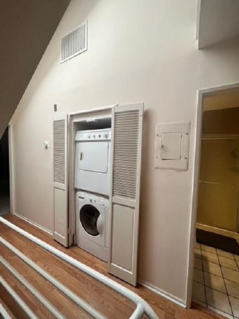 washer , dryer on 2nd level - 5820 Yolanda Ave