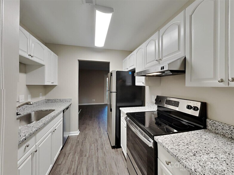 Building Photo - 928 Hearthridge Ct