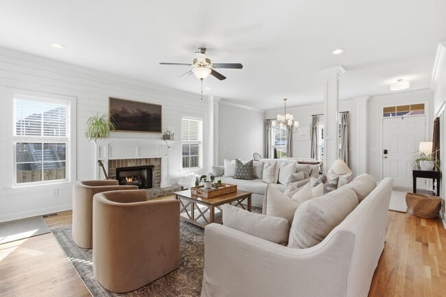 Building Photo - 2046 Lequire Ln