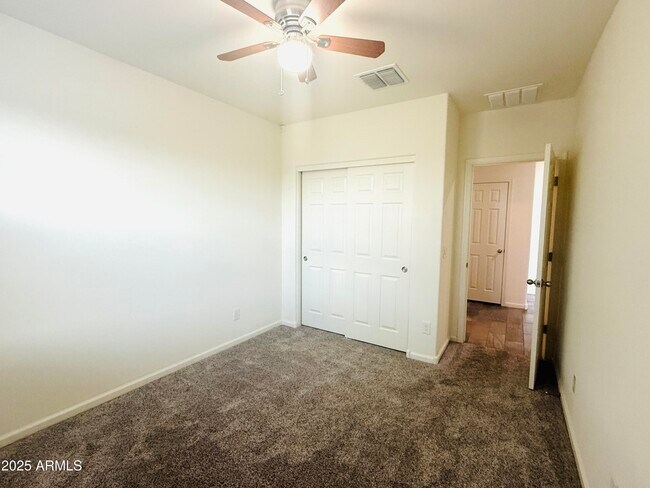 Building Photo - 3923 E Desert Broom Dr