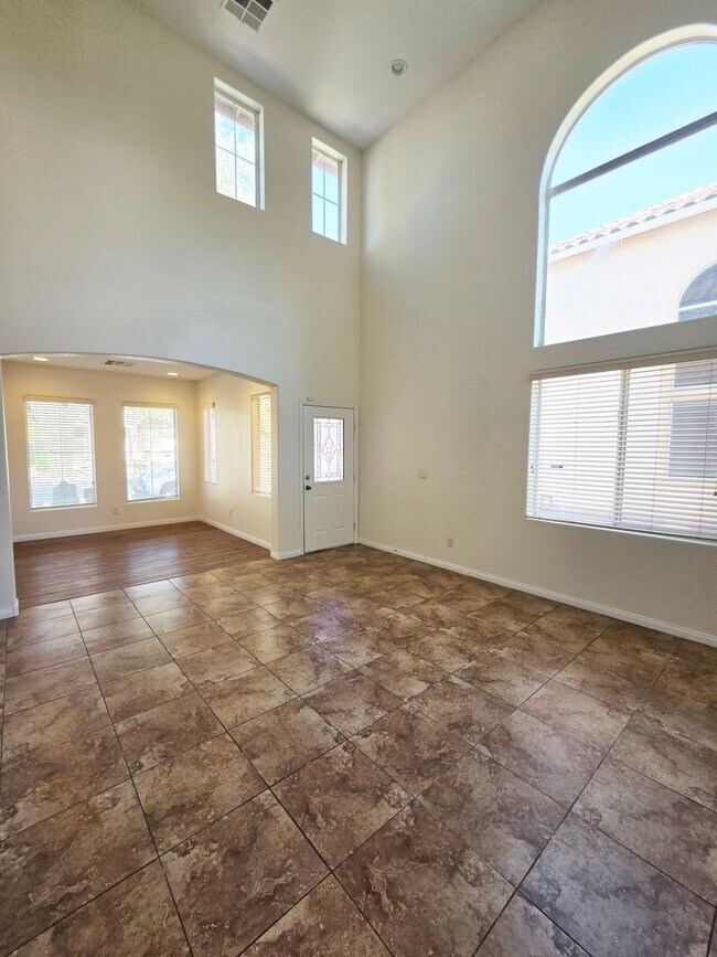 Building Photo - Spacious 4 Bed Home with Loft & 3-Car Garage