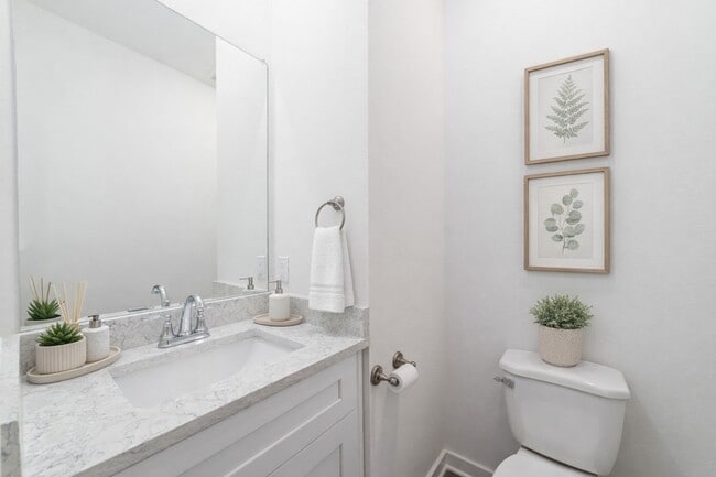 Building Photo - 1118 Elsinore Dr