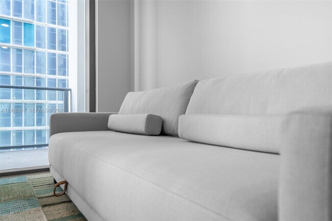 Building Photo - 601 N Miami Ave