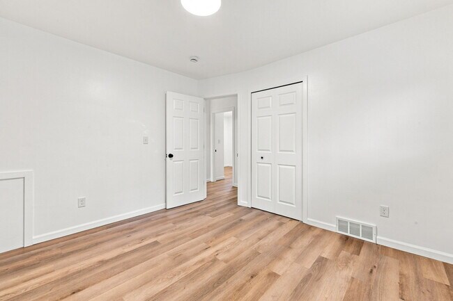 Building Photo - 22529 Tuscany Ave