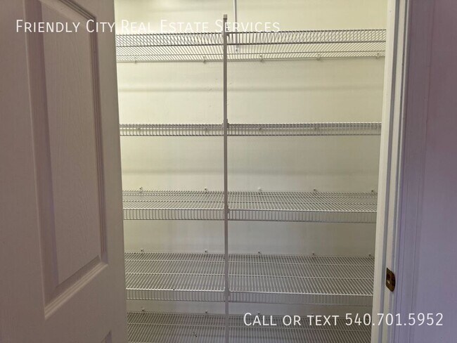 Building Photo - Beautiful Duplex at Spring Oaks