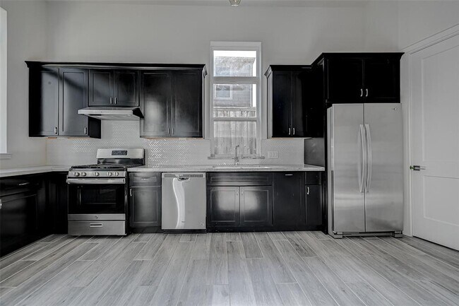 Building Photo - 8930 Spring Knoll Forest Dr