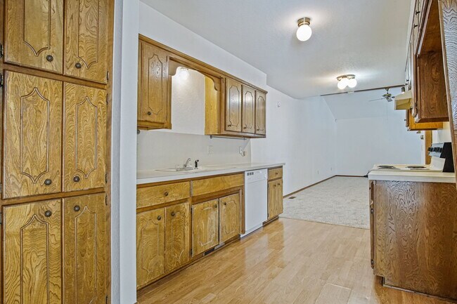 Building Photo - 8910 Oak Valley Dr