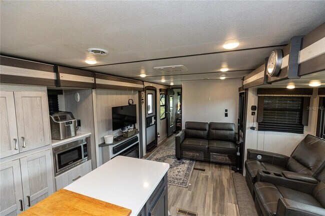 Building Photo - 17841 Palm Creek Dr