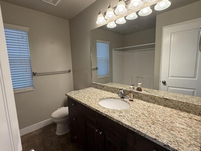 Building Photo - 2103 925 W