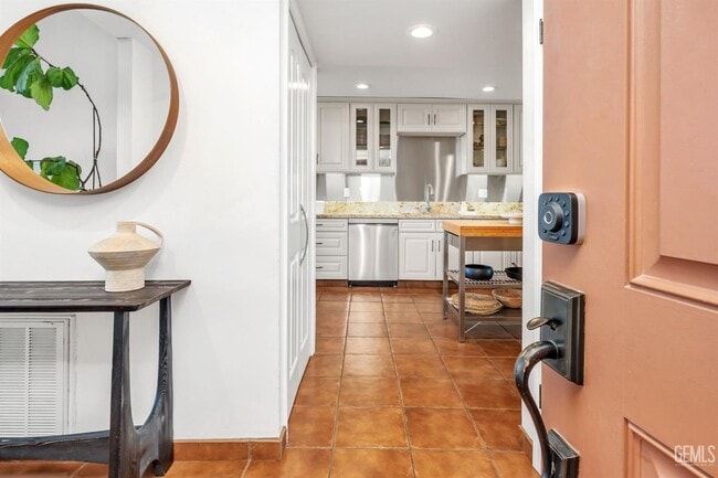 Building Photo - Park Place Condo