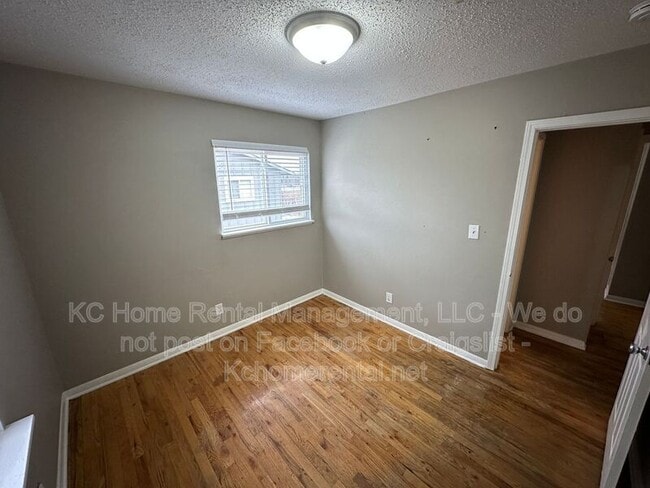 Building Photo - 304 Hill St