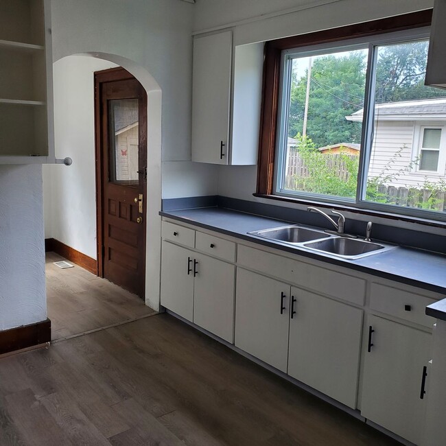 Building Photo - 4bdm House for Rent