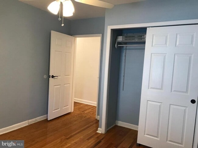 Building Photo - 212 Robbins St