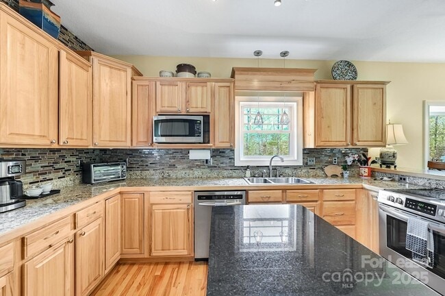 Building Photo - 24 Lamplighter Ln