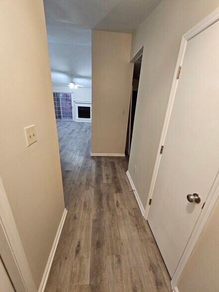 Entry way - 102 Village Ct