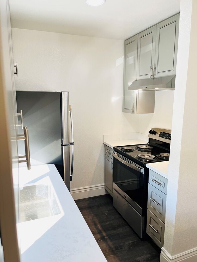 Building Photo - Upper Level Condominium in Station West