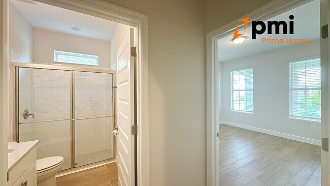 Building Photo - BRAND NEW BEAUTIFUL 5Bedroom/4Bath Single ...