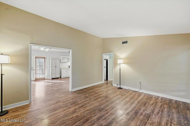 Building Photo - 1206 Arlington St