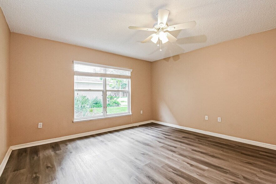 Building Photo - 239 Pleasant Gardens Dr