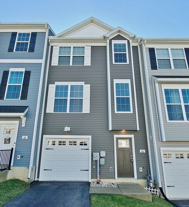 Primary Photo - 4 Bed / 2-1/2 Bath Single Family Townhome w/1-Car Garage
