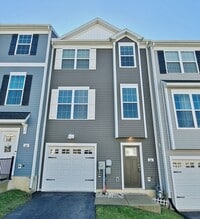 Building Photo - 4 Bed / 2-1/2 Bath Single Family Townhome w/1-Car Garage