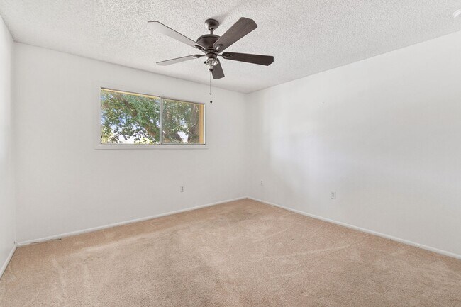 Building Photo - Charming 3-Bedroom, 2-Bathroom Condo in De...