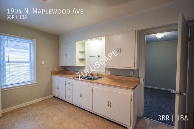 Building Photo - 1904 N Maplewood Ave