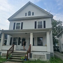 Building Photo - 10401 Bernard Ave