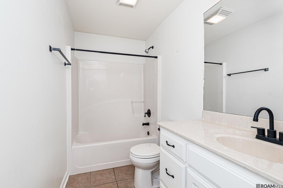 Building Photo - 15484 Oakstone Dr
