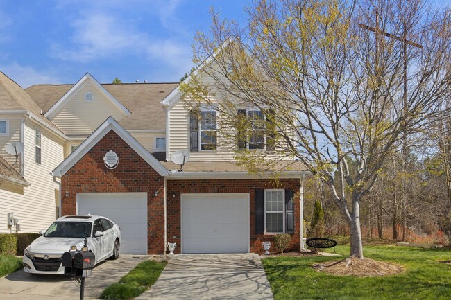 Building Photo - North Raleigh Townhouse with One Car Garage