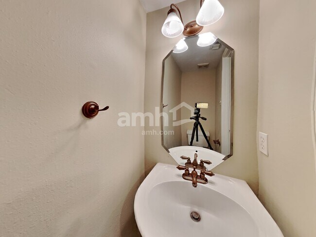 Building Photo - 30826 Trinket Dr