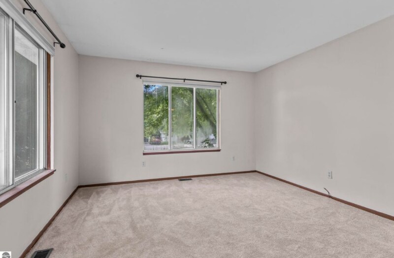 Building Photo - 3887 Brook Dr