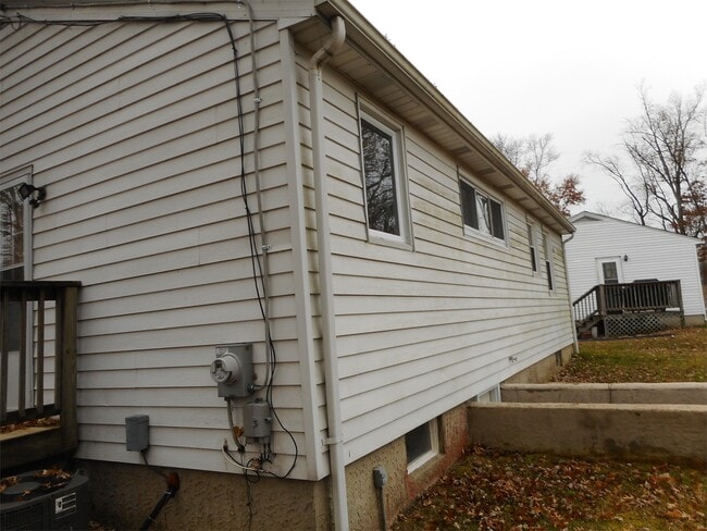 Building Photo - 117 Anderson Ave