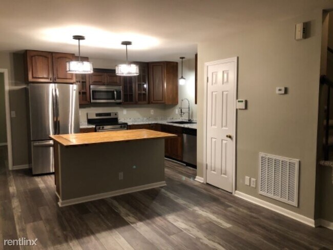 Building Photo - 3 br, 2 bath Townhome - 1277 Barnes Road