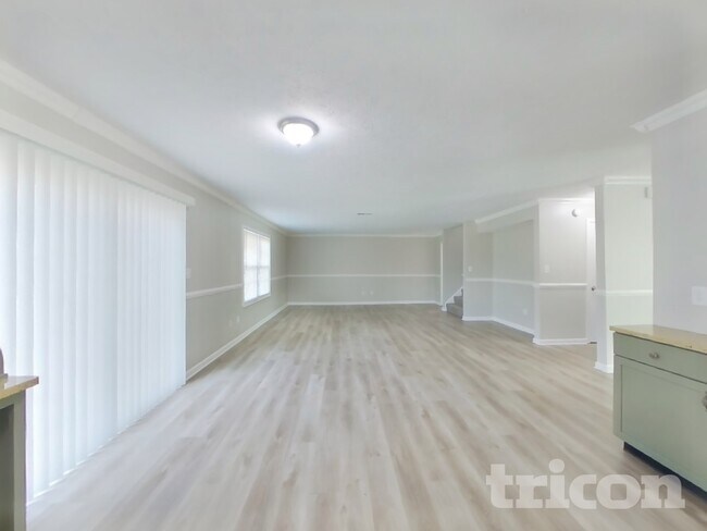 Building Photo - 1922 Kingen Dr