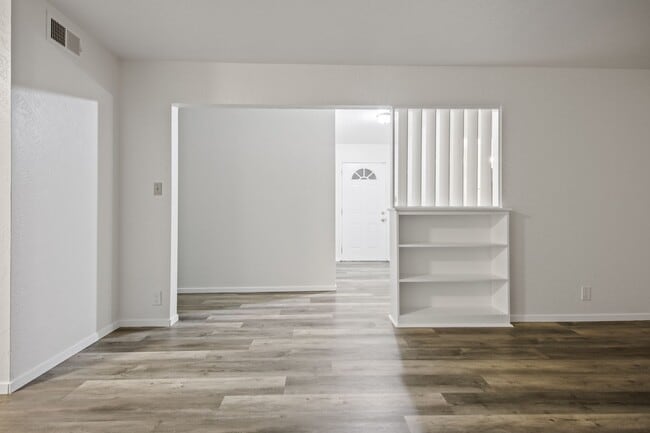 Building Photo - 3 Bedroom 2 Bathroom House For Rent!