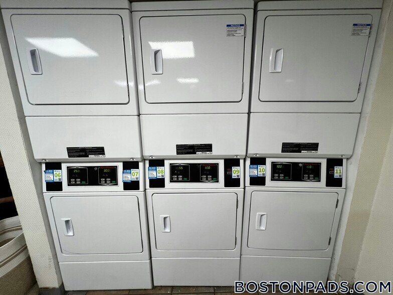 Building Photo - 439 Cambridge St